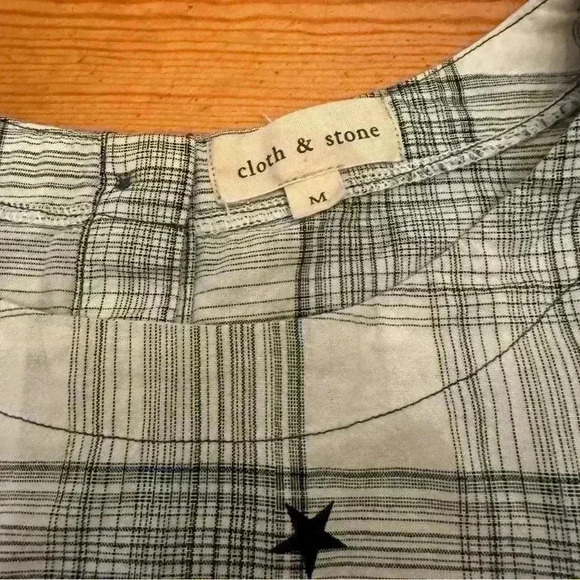 Cloth & Stone anthropologie Boho Stars & Stripes
Short Sleeve Top size M - Picture 3 of 9